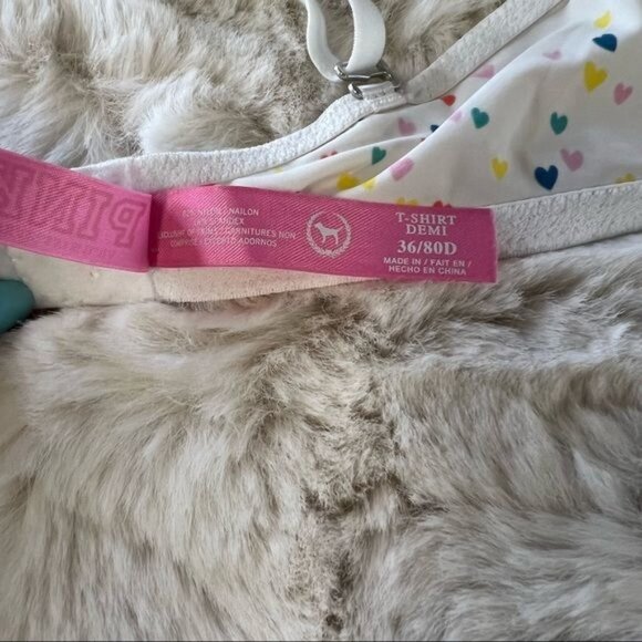 Victoria’s Secret PINK T-Shirt Demi Bra White with Multi-Colored Hearts Sz 36D - Picture 10 of 10